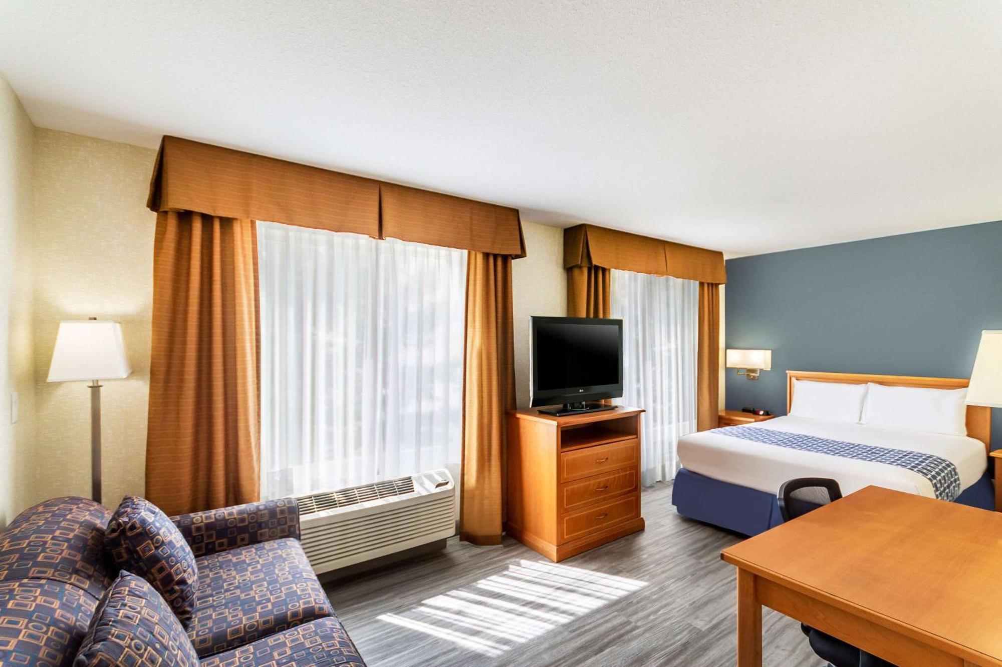 Econo Lodge Inn & Suites University YYC Exterior foto