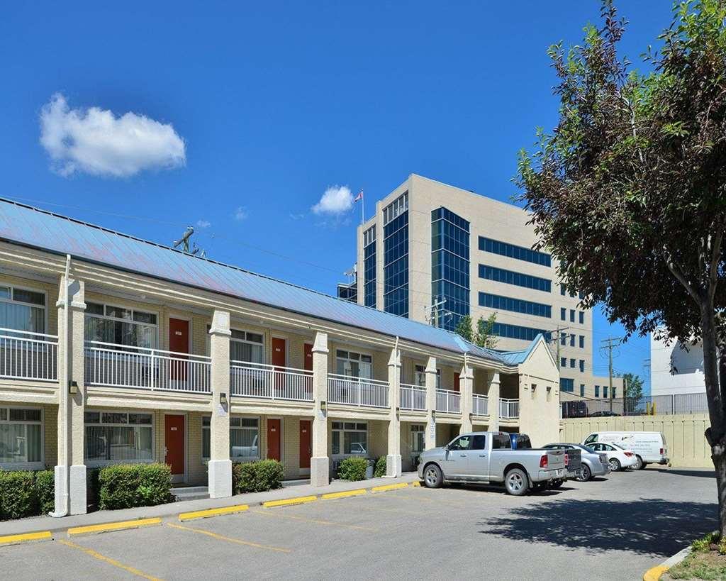 Econo Lodge Inn & Suites University YYC Exterior foto
